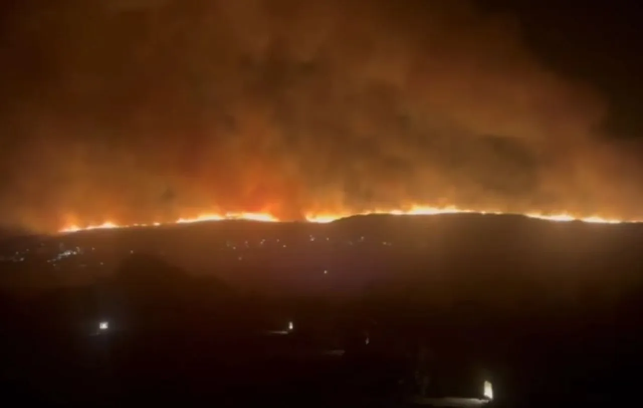 Συγκλονιστικό βίντεο από τη φωτιά στα Κύθηρα – «Έχει καεί το μισό νησί»