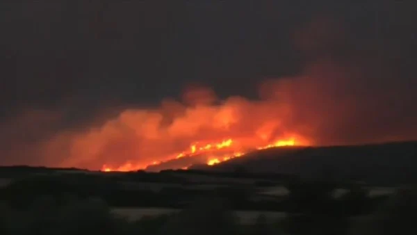 Η φωτιά στην Άσσηρο έφθασε στην παλιά εθνική οδό - Video