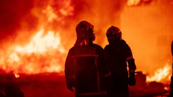 Σε ύφεση η φωτιά σε επιχείρηση ανακύκλωσης στη Σίνδο