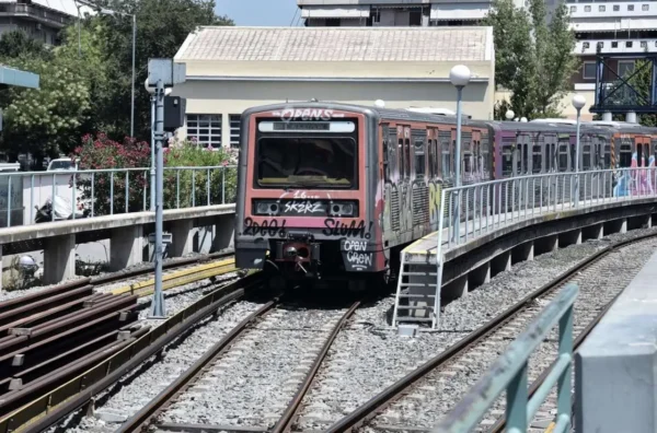 Προσωρινή διακοπή δρομολογίων στον ΗΣΑΠ: Εντοπίστηκε άτομο κοντά στις ράγες – Εκτός λειτουργίας δύο σταθμοί