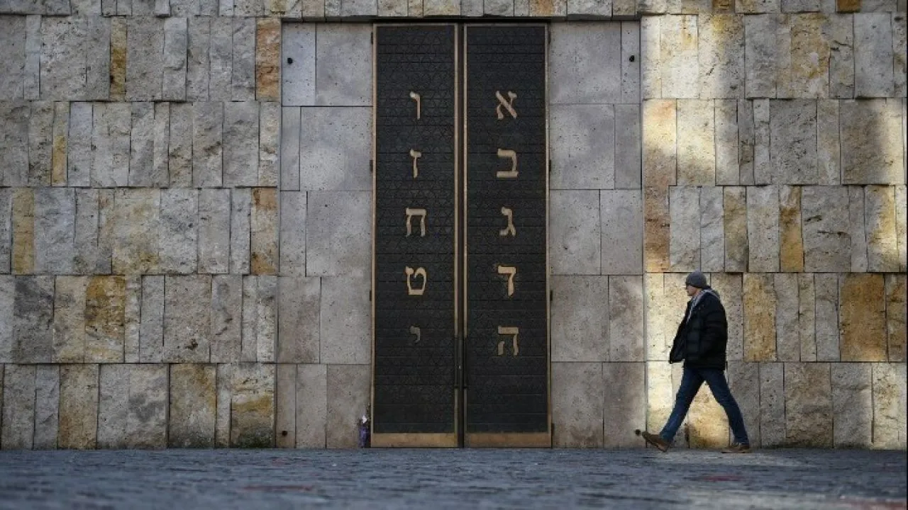 ΚΙΣΕ: Ο αντισημιτισμός ξεκινά με πλήγματα εναντίον των Εβραίων αλλά δεν σταματά στους Εβραίους
