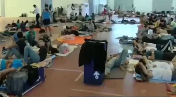 Επιχείρηση αποσυμφόρησης της Κρήτης με μεταφορές μεταναστών προς την ενδοχώρα