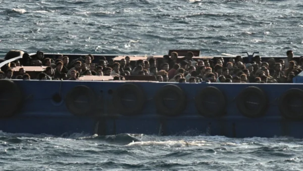 Μεταφορά 247 μεταναστών από τη Σούδα στο Λαύριο
