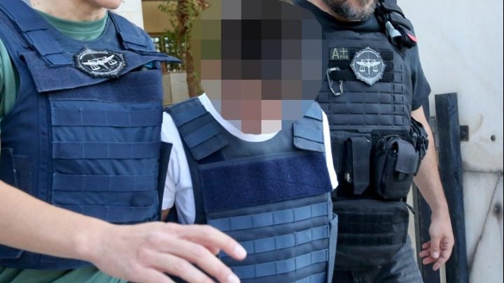 Ειρήνη Μουρτζούκου: Με σκυμμένο κεφάλι έξω από τη ΓΑΔΑ - Ο θάνατος του Παναγιώτη και το κοινό εύρημα που την «έκαψε»