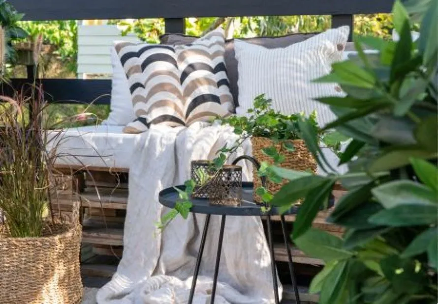 Ζήστε το καλοκαίρι μέσα και έξω: Ιδέες για ένα θερινό καθιστικό