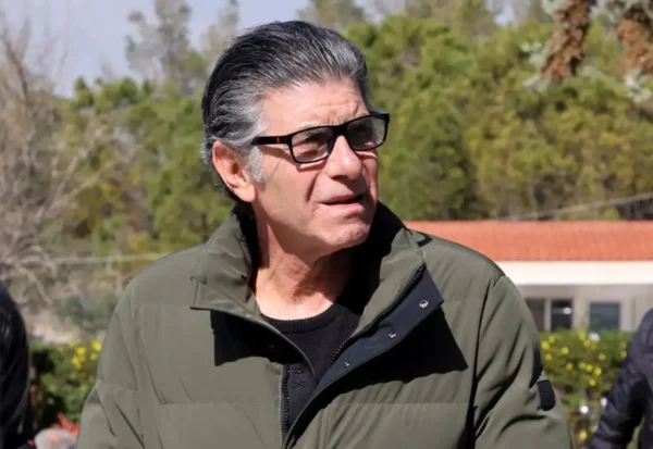 Γιάννης Μπέζος: «Δεν θέλω να πεθάνω στο σανίδι, είναι λίγο κλισέ όλα αυτά»