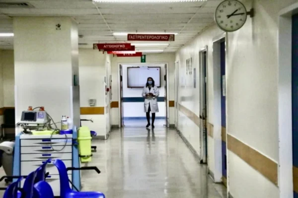 ΕΟΔΥ: Ένας θάνατος από κορωνοϊό και 107 εισαγωγές την προηγούμενη εβδομάδα