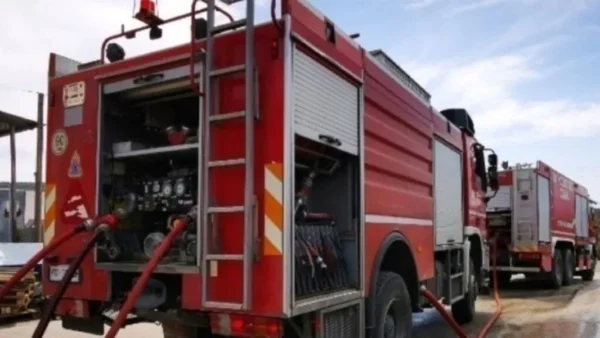 Θεσσαλονίκη: Καταστράφηκε ολοσχερώς εγκαταλελειμμένη αποθήκη στην περιοχή της Γιαννιτσών