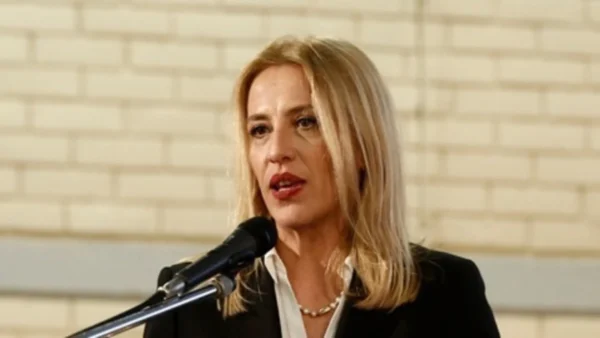 Ρένα Δούρου: Η χώρα έχει καταστεί καρπαζοεισπράκτορας «συμμάχων», εχθρών και φίλων