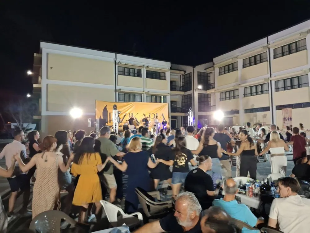 Σέρρες: Τα «Ριζικάρια» γνήσιο παραδοσιακό γλέντι γεμάτο μουσική, χορό, συγκίνηση και… ψυχή!