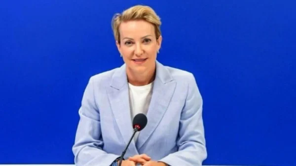 Αλ. Σδούκου: Έχει το πολιτικό θάρρος ο ΣΥΡΙΖΑ να διαγράψει τον ευρωβουλευτή του Νικόλα Φαραντούρη;