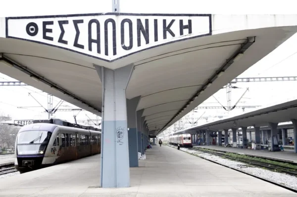 ΕΚΤΑΚΤΟ: Συναγερμός για φωτιά σε τρένο έξω από τη Θεσσαλονίκη