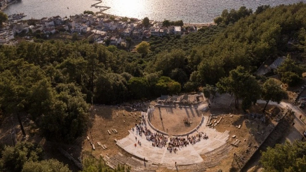 Aρχαίο θέατρο Θάσου: Πρώτη παράσταση μετά από 14 χρόνια - Αποκαλύπτει ξανά την αίγλη του