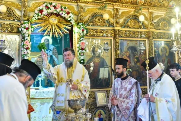 Σερρών Θεολόγος: «Οι Άγ. Ανάργυροι μας διδάσκουν το πώς το επάγγελμα γίνεται λειτούργημα και διακονία»