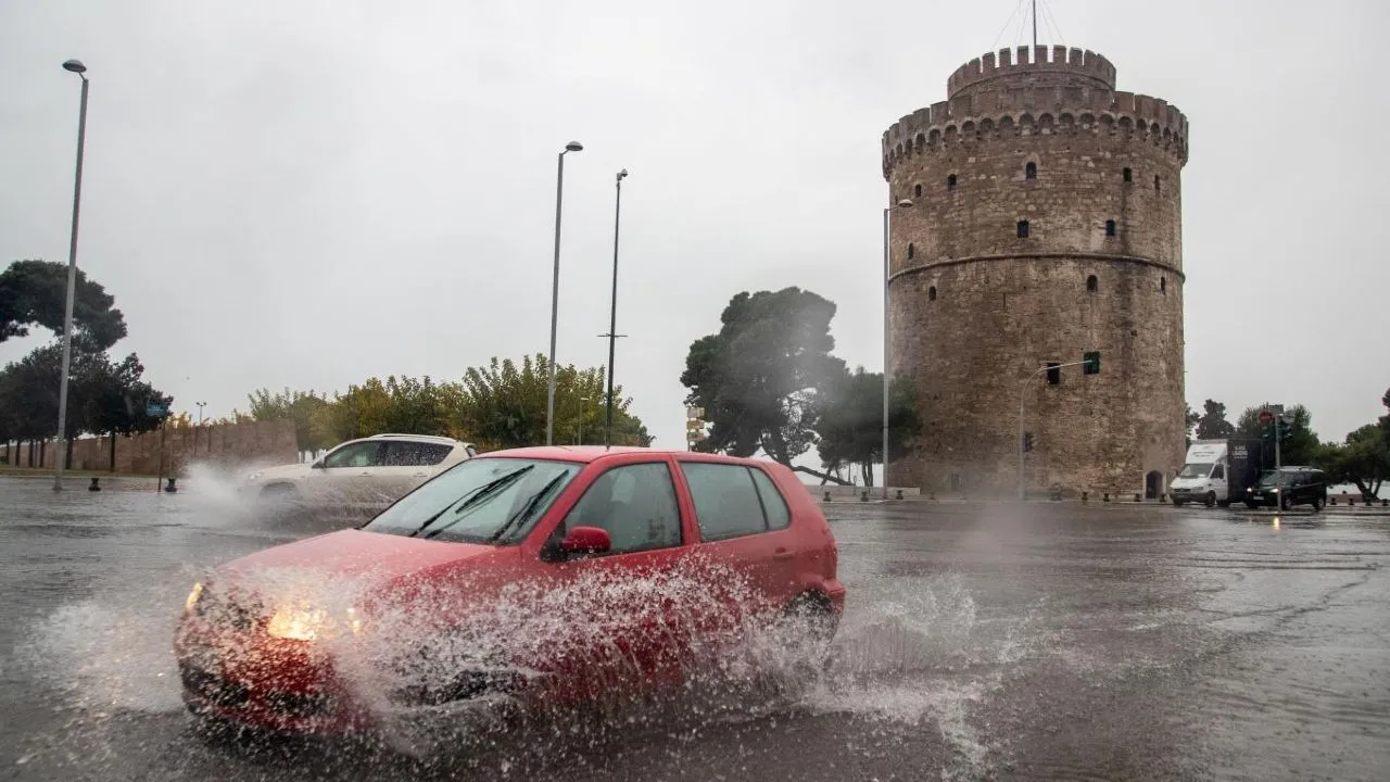 Καταιγίδα “ρεκόρ” στη Θεσσαλονίκη: 37 λίτρα νερού ανά τετραγωνικό μέτρο σε λιγότερο από μία ώρα