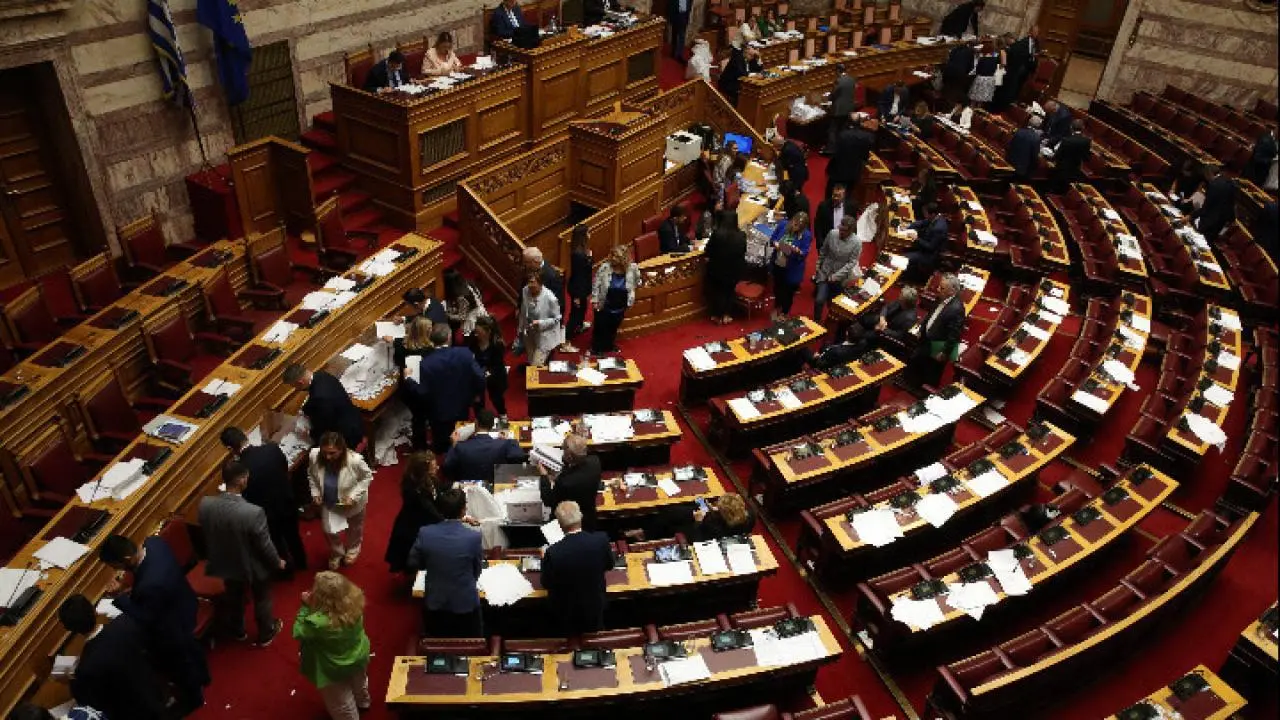 Βουλή: «Ναι» από τη Νέα Δημοκρατία και το ΠΑΣΟΚ στο νομοσχέδιο για τη δημοσιονομική ισορροπία