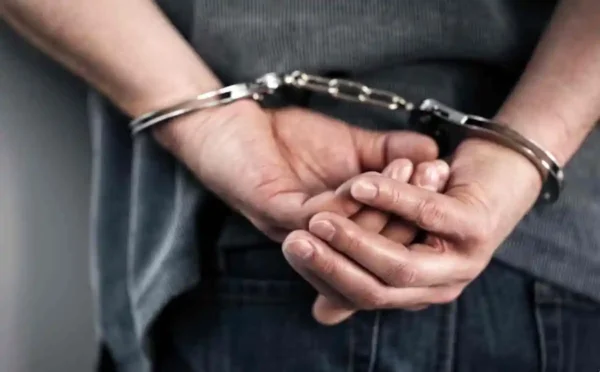 Θεσσαλονίκη: Σύλληψη 19χρονου για ληστεία με απειλή μαχαιριού σε κατάστημα τυχερών παιχνιδιών