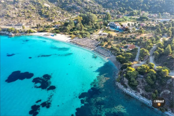 Ανακαλύπτοντας την Ακτή Κοβιού: Η παραλία με τη λευκή άμμο και τα γαλαζοπράσινα νερά - Δείτε video