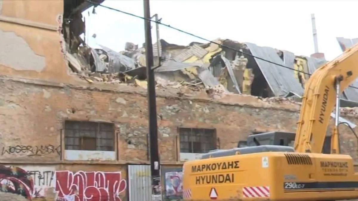 Θεσσαλονίκη: Κατεδαφίζεται το ιστορικό κτίριο της «Αλυσίδας» – Το 1935 λειτούργησε εργοστάσιο κατασκευής υποδημάτων
