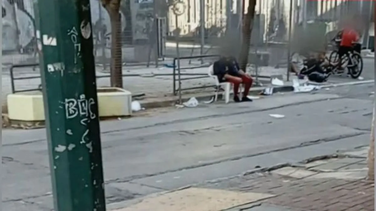Βίντεο: Σκηνές σοκ στο κέντρο της Αθήνας, κάνουν εμπόριο ναρκωτικών μέρα μεσημέρι