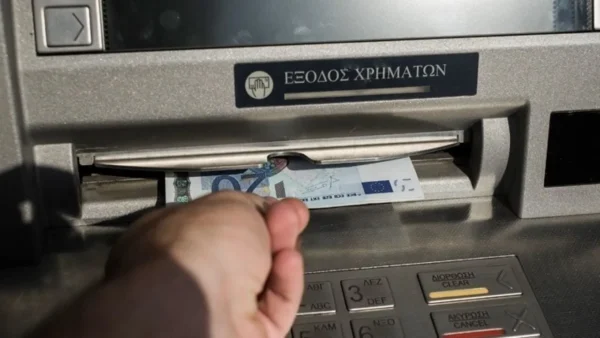 Από τη Δευτέρα 11 Αυγούστου δωρεάν αναλήψεις από τα ΑΤΜ των ελληνικών τραπεζών - Θέσπιση εθνικού πλαφόν για τρίτους παρόχους
