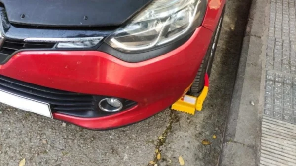 Θεσσαλονίκη: Δαγκάνες από σήμερα στα παράνομα σταθμευμένα οχήματα