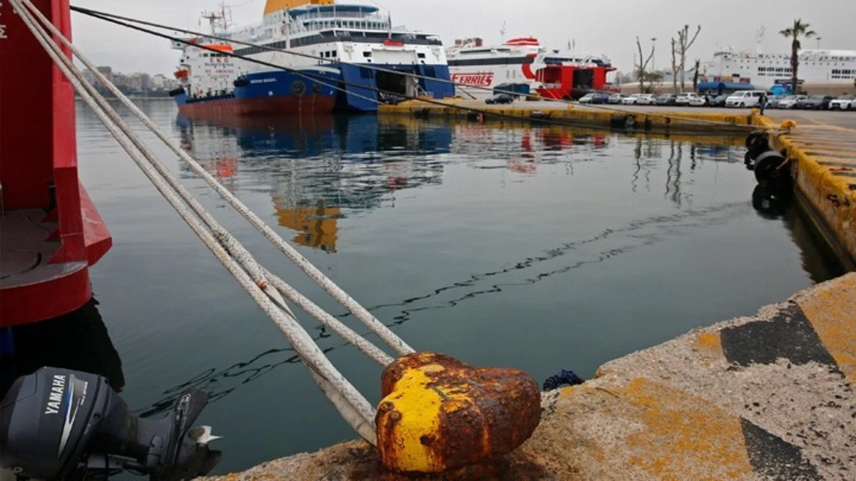 Απέπλευσε το «Blue Star Mykonos» μετά την άρση της απαγόρευσης απόπλου