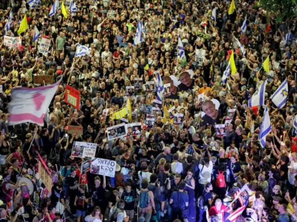 Τελ Αβίβ στους δρόμους ενάντια στον Νετανιάχου: 100.000 λένε “Σταμάτα τον πόλεμο”