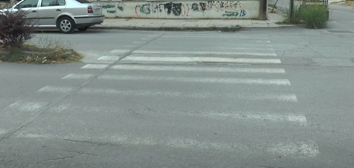 Ξεθώριασαν οι διαβάσεις στην πόλη των Σερρών: Μετά τον Δεκαπενταύγουστο ξεκινάει η συντήρησή τους - video