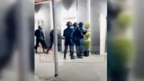 Βίντεο από την επιχείρηση της ΕΛ.ΑΣ. στον Ασπρόπυργο μετά τη «βροχή» πυροβολισμών - 17 συλλήψεις