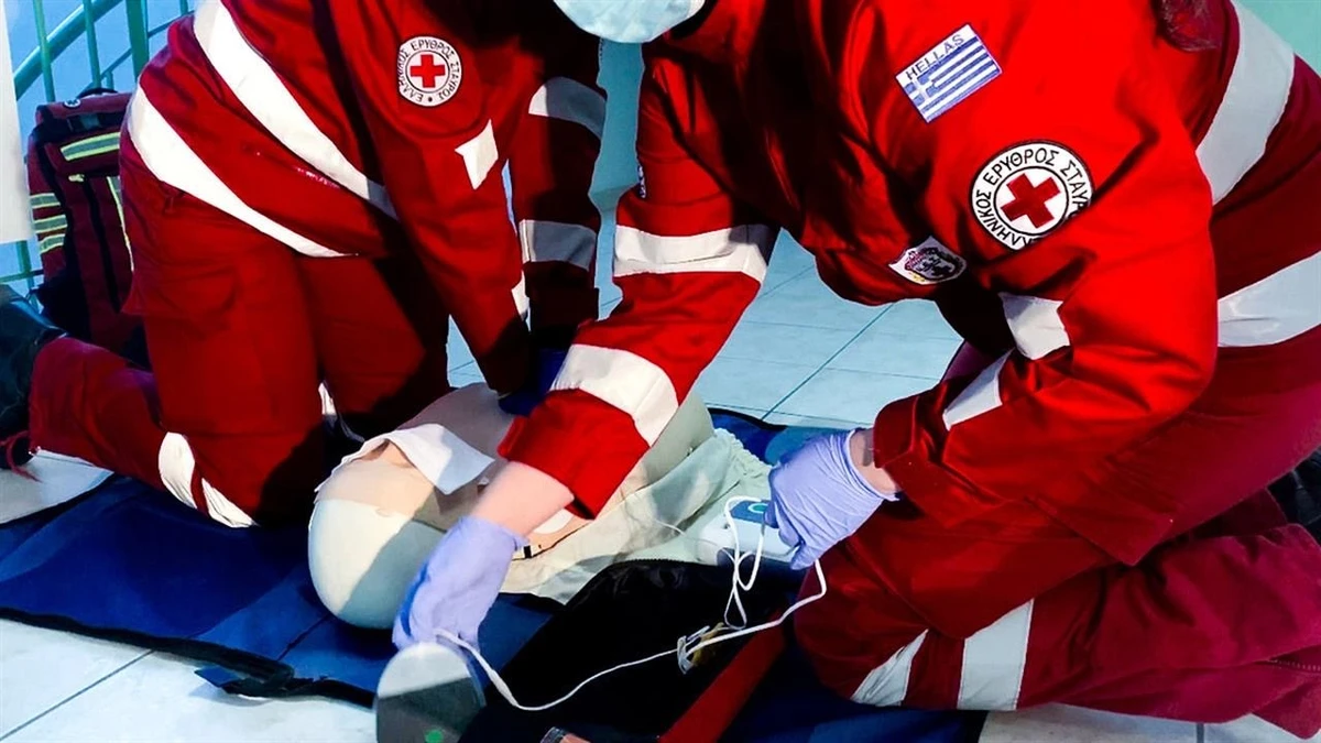 Ελληνικός Ερυθρός Σταυρός: Εθελόντρια έσωσε 26χρονη που υπέστη καρδιακή ανακοπή σε κατασκήνωση