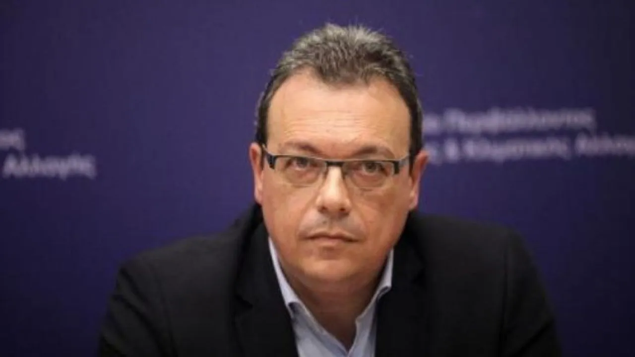 Σ. Φάμελλος: «Για ποια μέτρα μείωσης της γραφειοκρατίας μιλάει ο πρωθυπουργός, γι’ αυτά υπέρ των "γαλάζιων ακρίδων";»