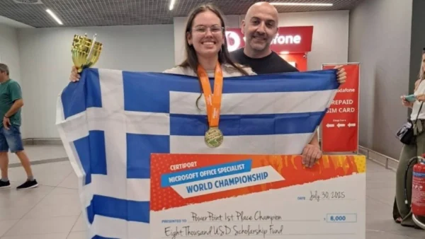 Υποδοχή της «χρυσής» πρωταθλήτριας του Διαγωνισμού της Microsoft στο αεροδρόμιο «Μακεδονία»