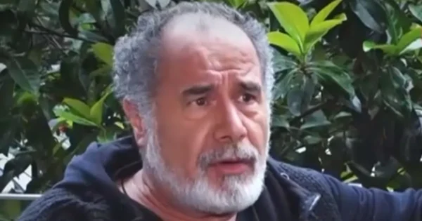 Θοδωρής Κατσαφάδος: «Τους είδα να αγοράζουν ό,τι είχε απομείνει, σαπισμένα λαχανικά και λιωμένα φρούτα»