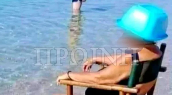 Φωτογραφία viral από παραλία στην Καβάλα: Πλαστική λεκάνη για προστασία από τον ήλιο!