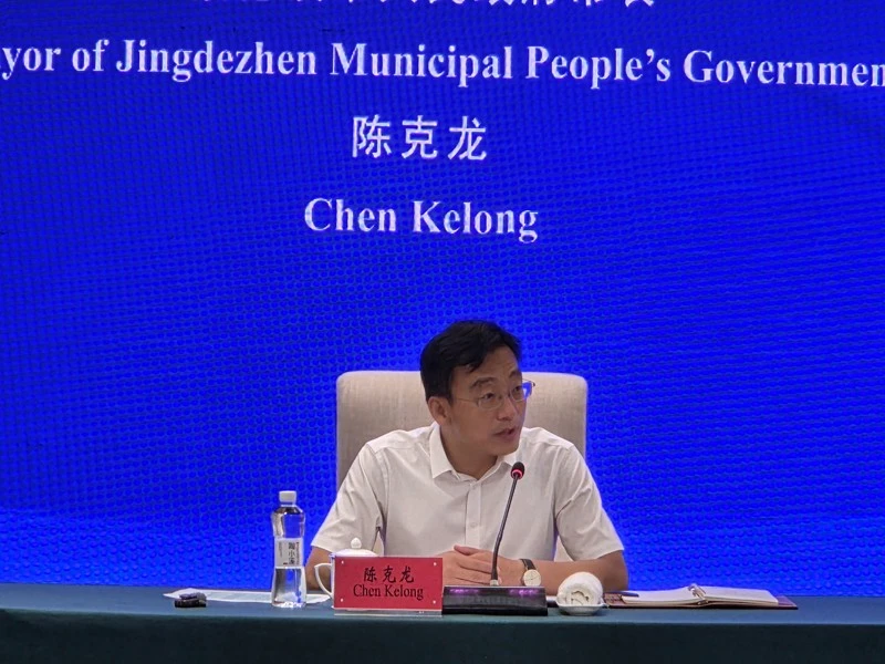 Κίνα - Jingdezhen: Πρωτεύουσα της πορσελάνης, των ελικοπτέρων και της low-altitude economy