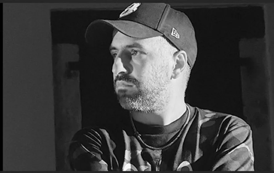 Ακούσαμε το νέο τραγούδι του Λεξ που συνοδεύει την ταινία «Σπασμένη Φλέβα»