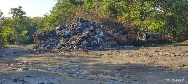 Θεσσαλονίκη: Πετούσαν ανεξέλεγκτα τόνους μπαζών σε γεωτεμάχιο