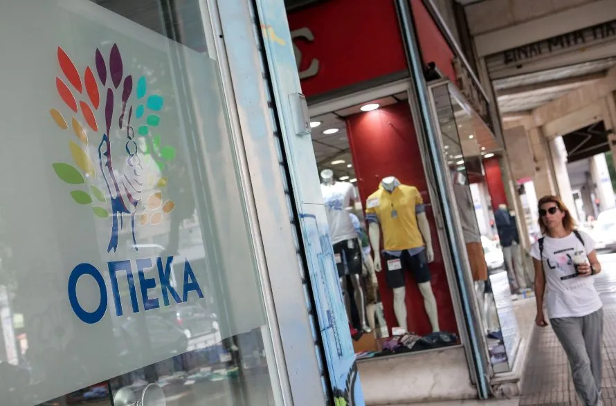 ΟΠΕΚΑ: Νωρίτερα οι πληρωμές Αυγούστου – 17 επιδόματα σε χιλιάδες δικαιούχους