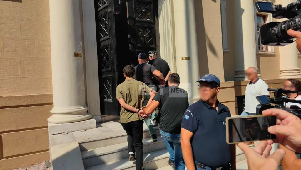 Στα δικαστήρια της Πάτρας οι κατηγορούμενοι για τη φωτιά στα Συχαινά