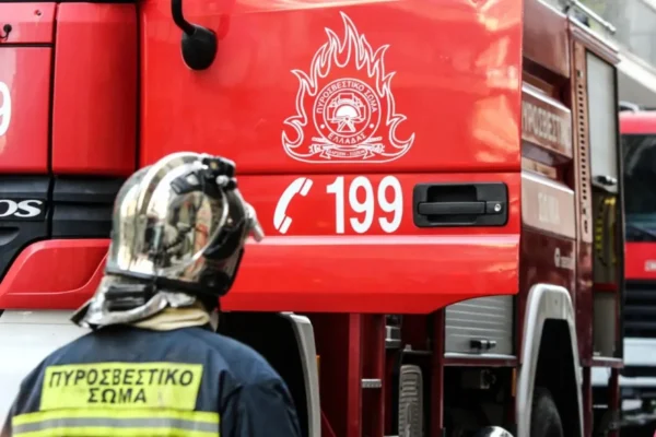 Κερατέα: Πυροσβεστικό συγκρούστηκε με ΙΧ – Νεκρή μια 61χρονη
