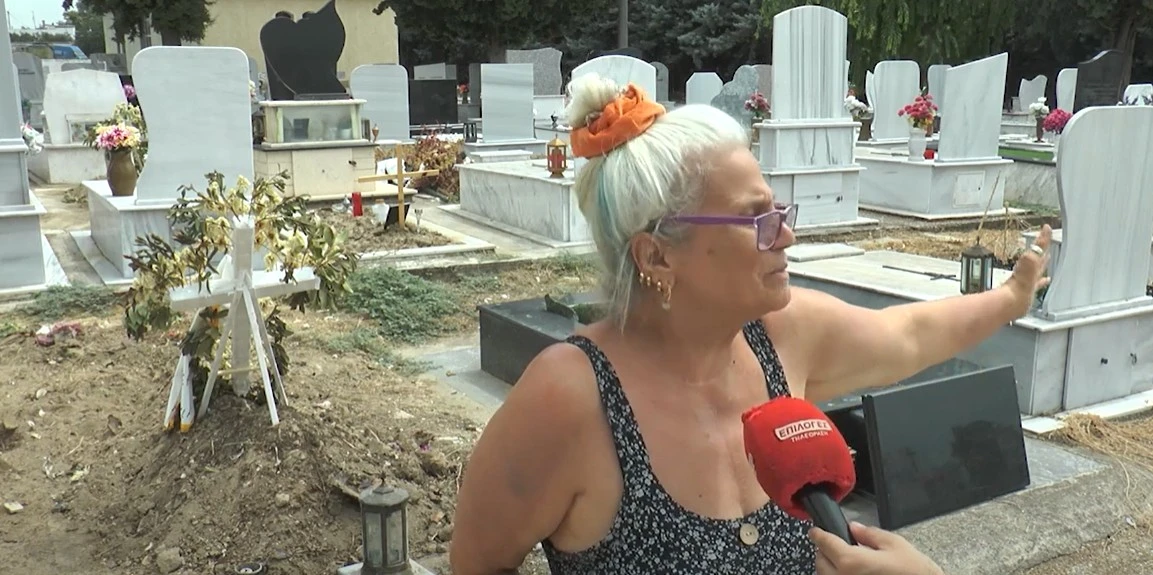Σέρρες: Έθαψε την μητέρα της την Παρασκευή και μέχρι την Τετάρτη σκυλιά έσκαψαν τον τάφο - video