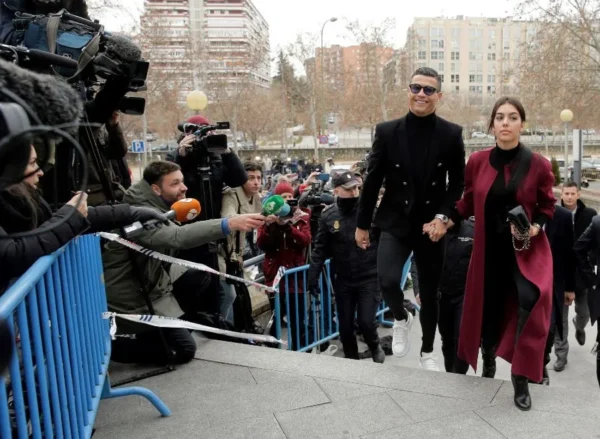 Η πρόταση γάμου του Κριστιάνο Ρονάλντο στην Τζορτζίνα Ροντρίγκεζ, με το μονόπετρο να κλέβει την παράσταση