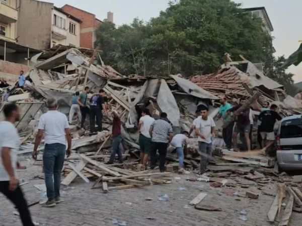 Ισχυρός σεισμός 6,1 Ρίχτερ στη δυτική Τουρκία – Κατάρρευση κτιρίων