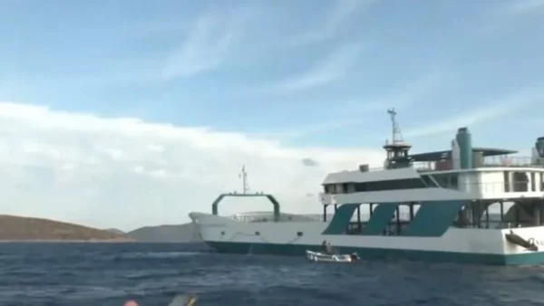 Στον εισαγγελέα ο καπετάνιος του πλοίου το οποίο προσάραξε σε βραχονησίδα στα Στύρα