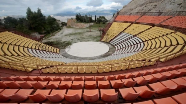 ΥΠΠΟ: Επιχορηγήσεις 2 εκατ. ευρώ και παροχή αιγίδας για θεατρικές παραγωγές, φεστιβάλ, περιοδείες και εκδηλώσεις θεάτρου