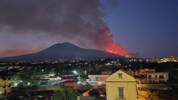 Πυρκαγιά στον Βεζούβιο, κινητοποίηση της Πολιτικής Προστασίας - «Ξύπνησε» και η Αίτνα