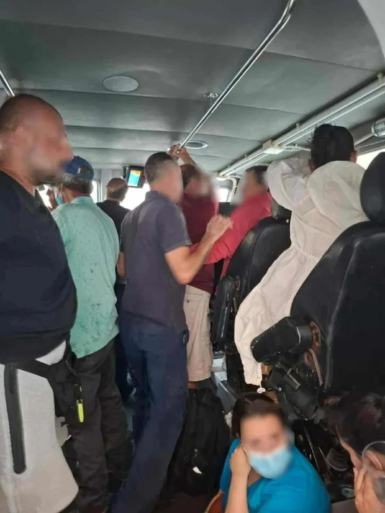 Φωτιά τώρα – Χίος: Καρέ καρέ ο απεγκλωβισμός δεκάδων πολιτών από τις παραλίες Λημνιά και Αγία Μαρκέλλα