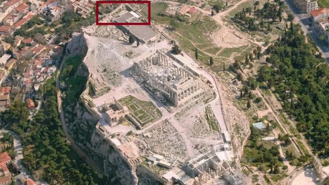 Αποκαθίσταται και αποδίδεται επισκέψιμο το μυκηναϊκό τείχος, στο ανατολικό τμήμα της Ακρόπολης των Αθηνών
