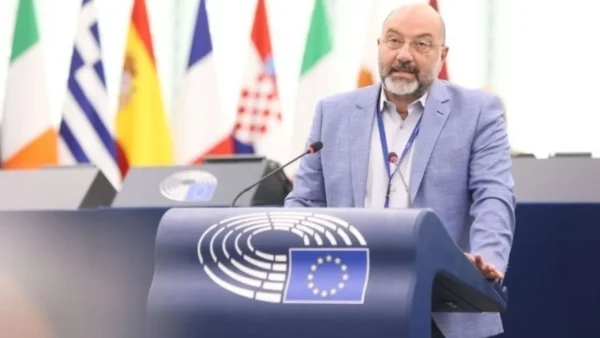 Σ. Αρναούτογλου: Καύσωνες χωρίς όρια - Η Ευρώπη οφείλει να προστατεύσει ζωές, όχι κέρδη